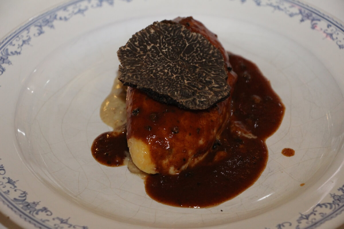 France, Provence, Haut Var, Dracénie, Tourtour, Bernard Buffet. Paul Bajade. Truffe noire.