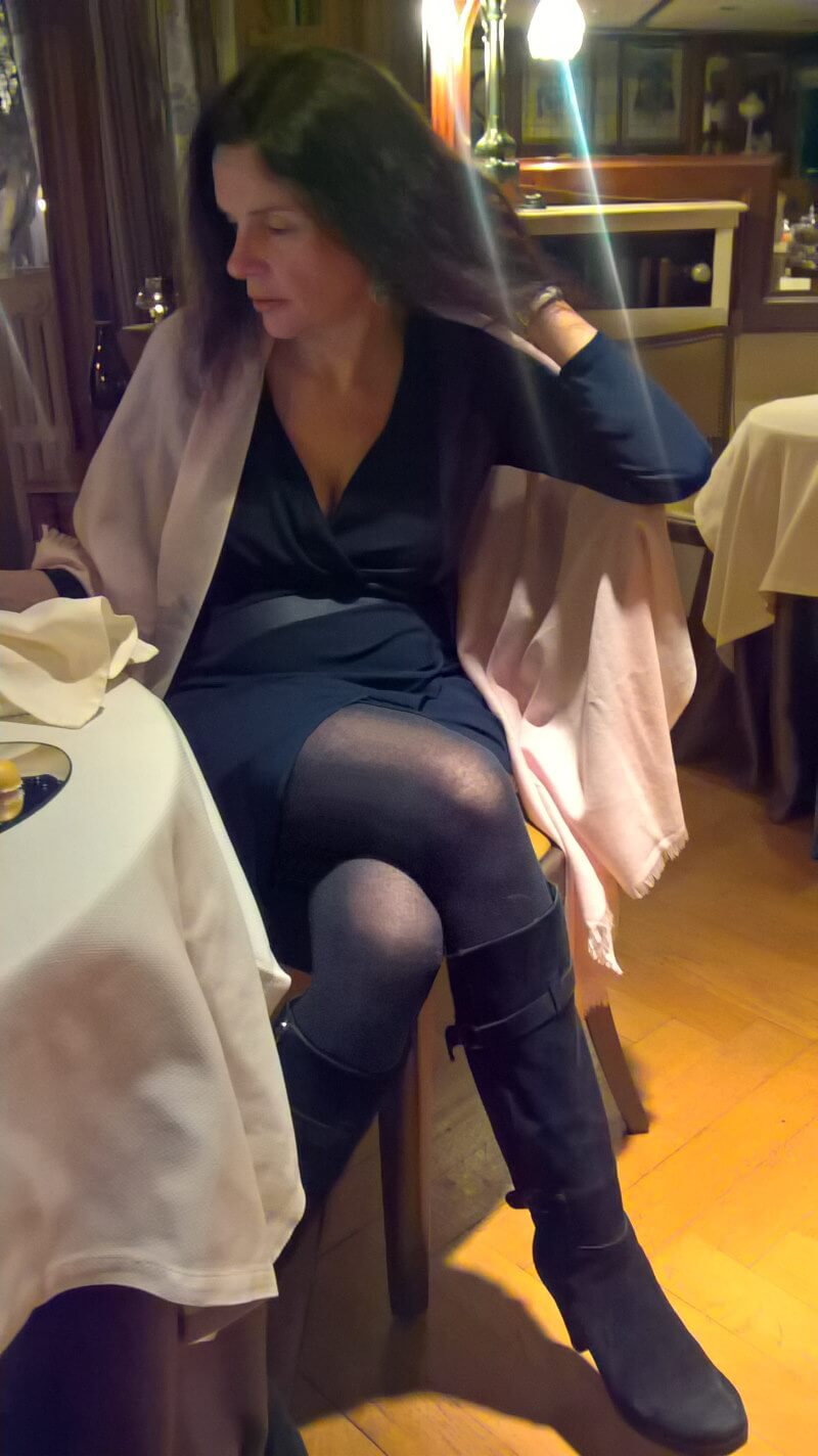 Avignon, Hiely-Lucullus. Amélie, collants et bottes grises