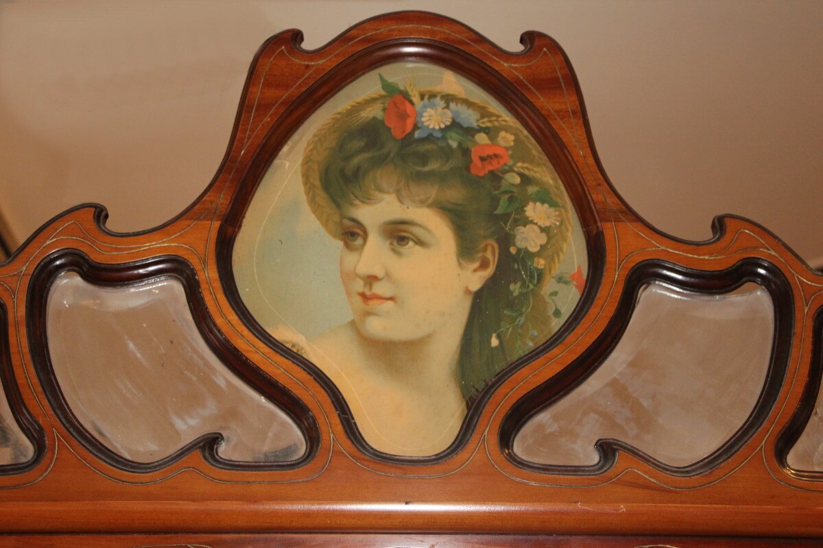 Avignon, Hiely-Lucullus. Art Nouveau, Ecole de Nancy. Majorelle.