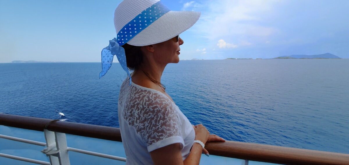 Corsica-Sardinia Ferries, Mega Express One, Sardaigne, Amélie, chapeau colonial victorien