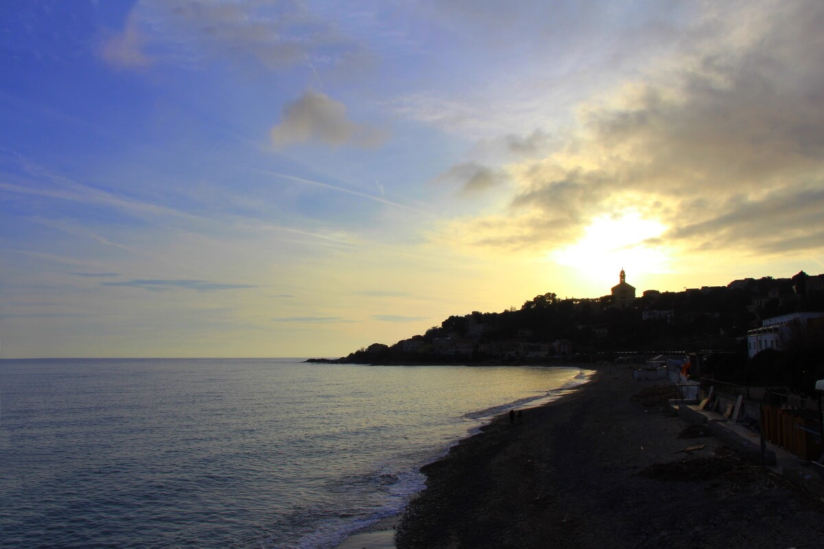 Italie, Ligurie, Riviera dei Fiori, Arma di Taggia, soleil couchant.